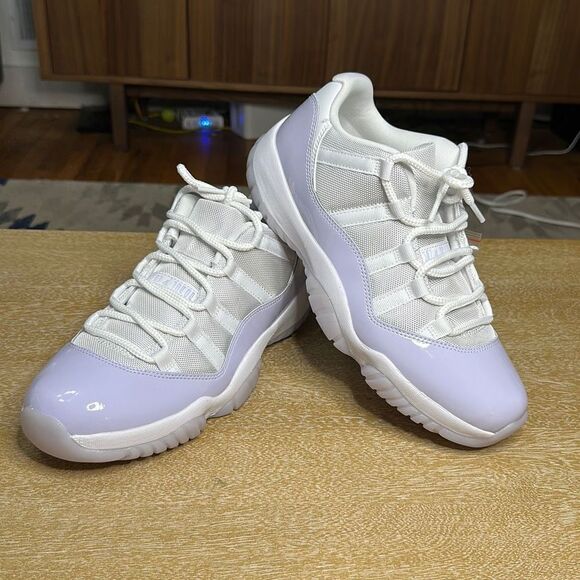 Nike Air Jordan 11 Retro Low - Picture 1 of 8